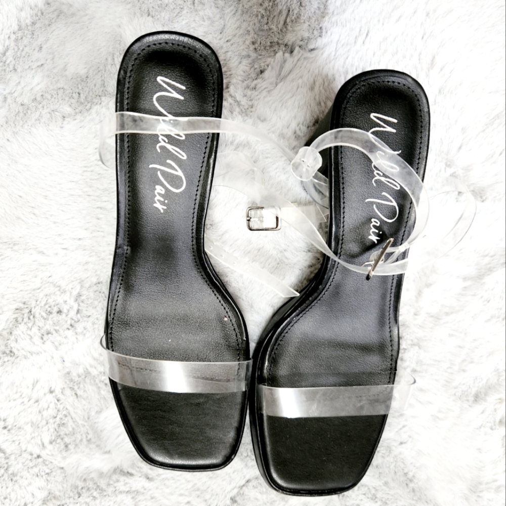 Wild Pair Black Sandals Size 6